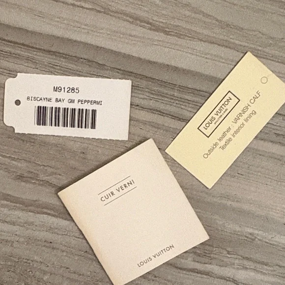 Authentic Vintage 1998 Louis Vuitton Biscayne Bag in Peppermint - Picture 15 of 16